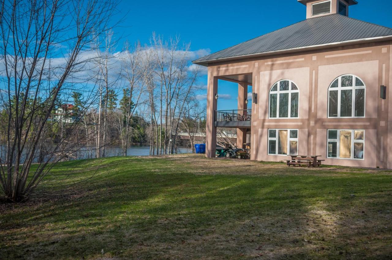 Château Logue Hotel Maniwaki Exterior foto